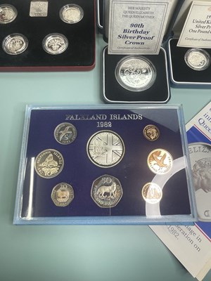 Lot 380 - A collection of silver proof and other coins
