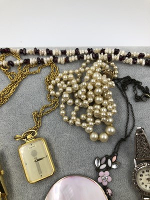 Lot 397 - A double row of Ciro pearls with a 9ct gold...