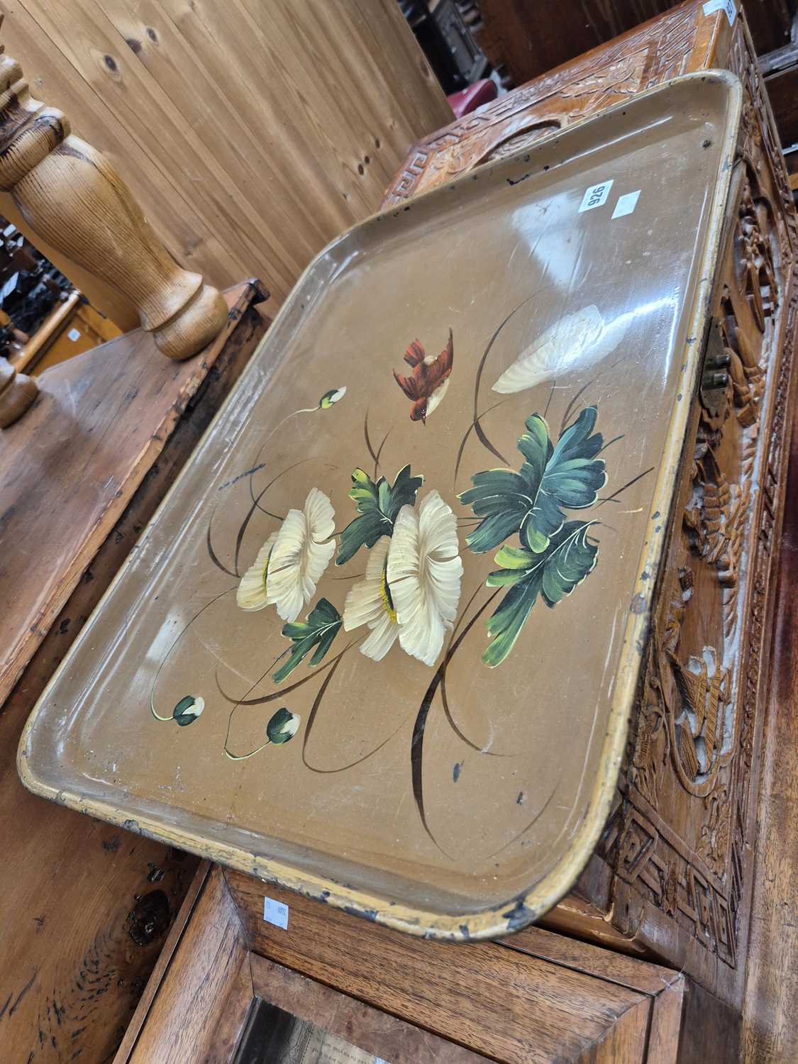 Lot 926 - A painted tole ware tray.