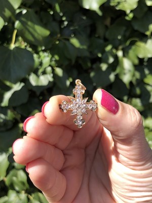 Lot 6 - An antique diamond cluster cross pendant, set...
