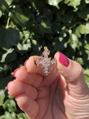 Lot 6 - An antique diamond cluster cross pendant, set...