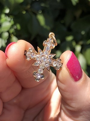 Lot 6 - An antique diamond cluster cross pendant, set...
