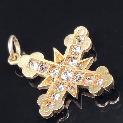 Lot 6 - An antique diamond cluster cross pendant, set...