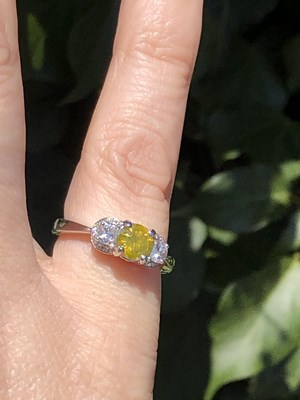 Lot 19 - A certificated fancy yellow diamond and...