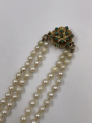 Lot 30 - A vintage two-row graduated pearl necklace...