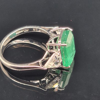 Lot 60 - An 18ct hallmarked white gold, emerald and...