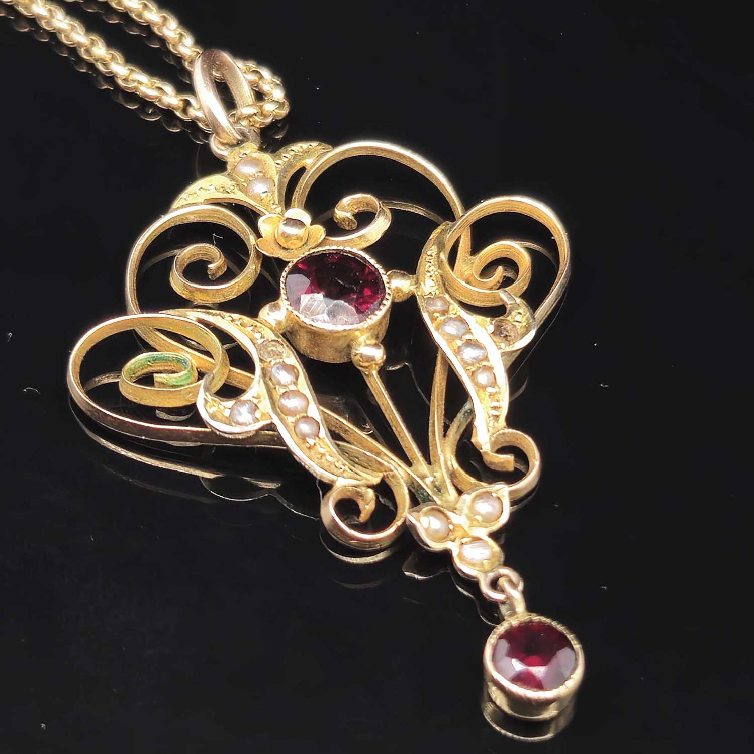 Lot 88 - An antique Art Nouveau style garnet and seed...