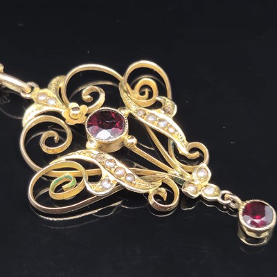 Lot 88 - An antique Art Nouveau style garnet and seed...