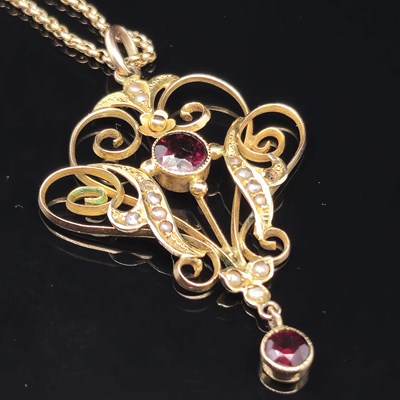 Lot 88 - An antique Art Nouveau style garnet and seed...