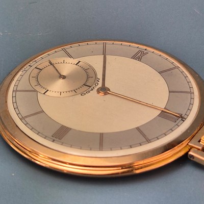 Lot 552 - A Movado 18ct gold slimline pocket watch with...