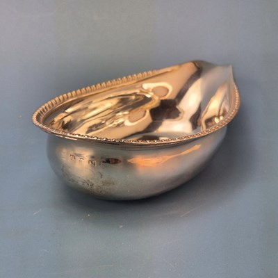 Lot 531 - A Georgian hallmarked silver pap boat. weight...