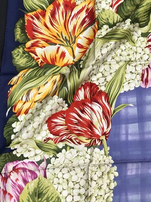Lot 1118 - Gucci vintage floral scarf 87 x 89 cm,...