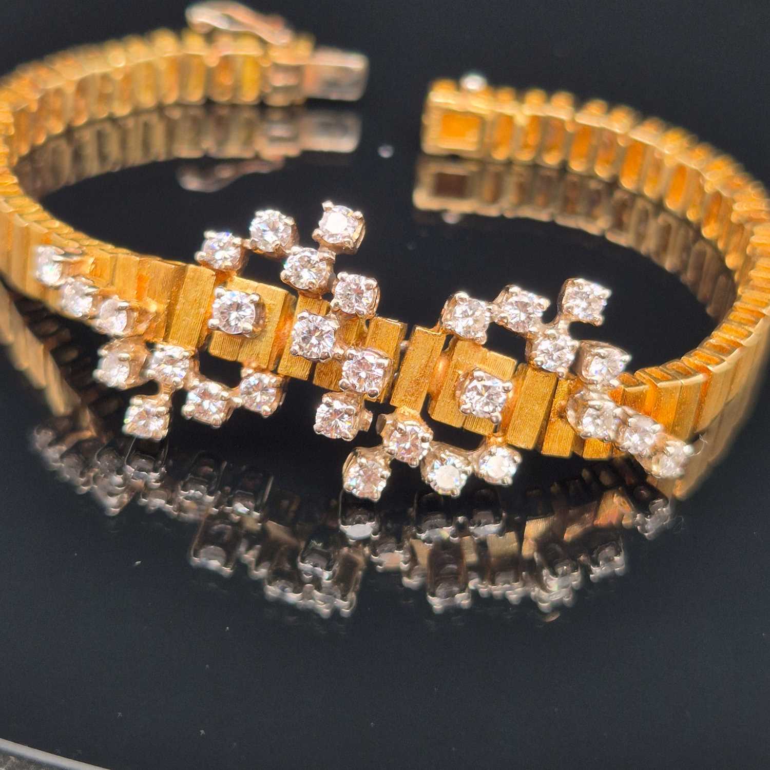 Lot 20 - Boodle & Dunthorne (Boodles)- A Vintage 18 ct...