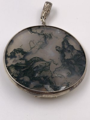 Lot 1020 - A moss agate gazing frog pendant in the style...