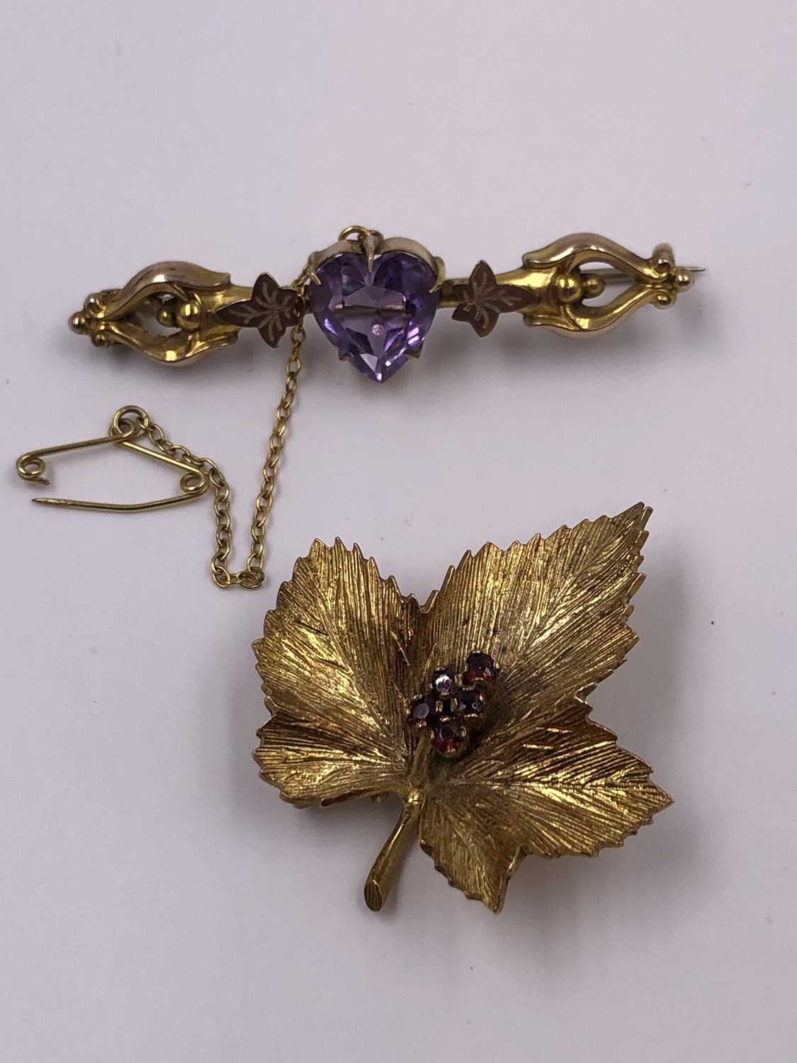 Lot 1013 - An antique gem set heart cut 9ct gold bar...