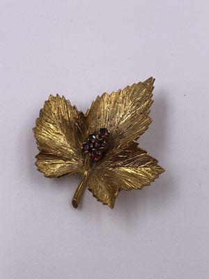 Lot 1013 - An antique gem set heart cut 9ct gold bar...