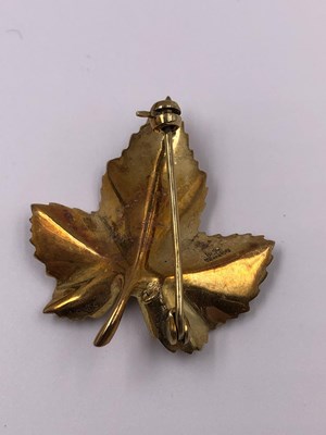 Lot 1013 - An antique gem set heart cut 9ct gold bar...