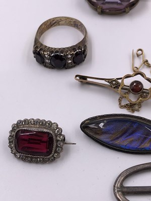 Lot 1024 - A collection of antique and later, gold,...