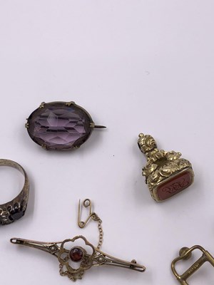 Lot 1024 - A collection of antique and later, gold,...