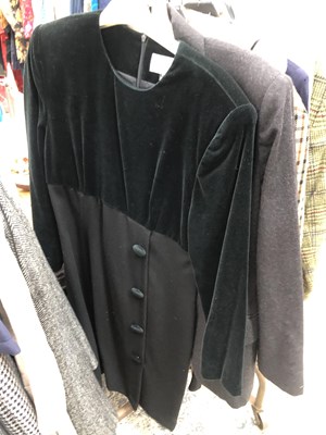 Lot 1167 - A collection of vintage and other clothing to...