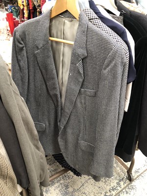 Lot 1167 - A collection of vintage and other clothing to...