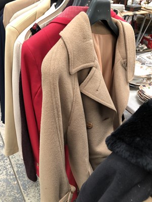 Lot 1167 - A collection of vintage and other clothing to...