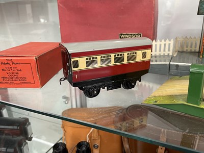 Lot 1552 - A Hornby 'Windsor' station platform, boxed 0...