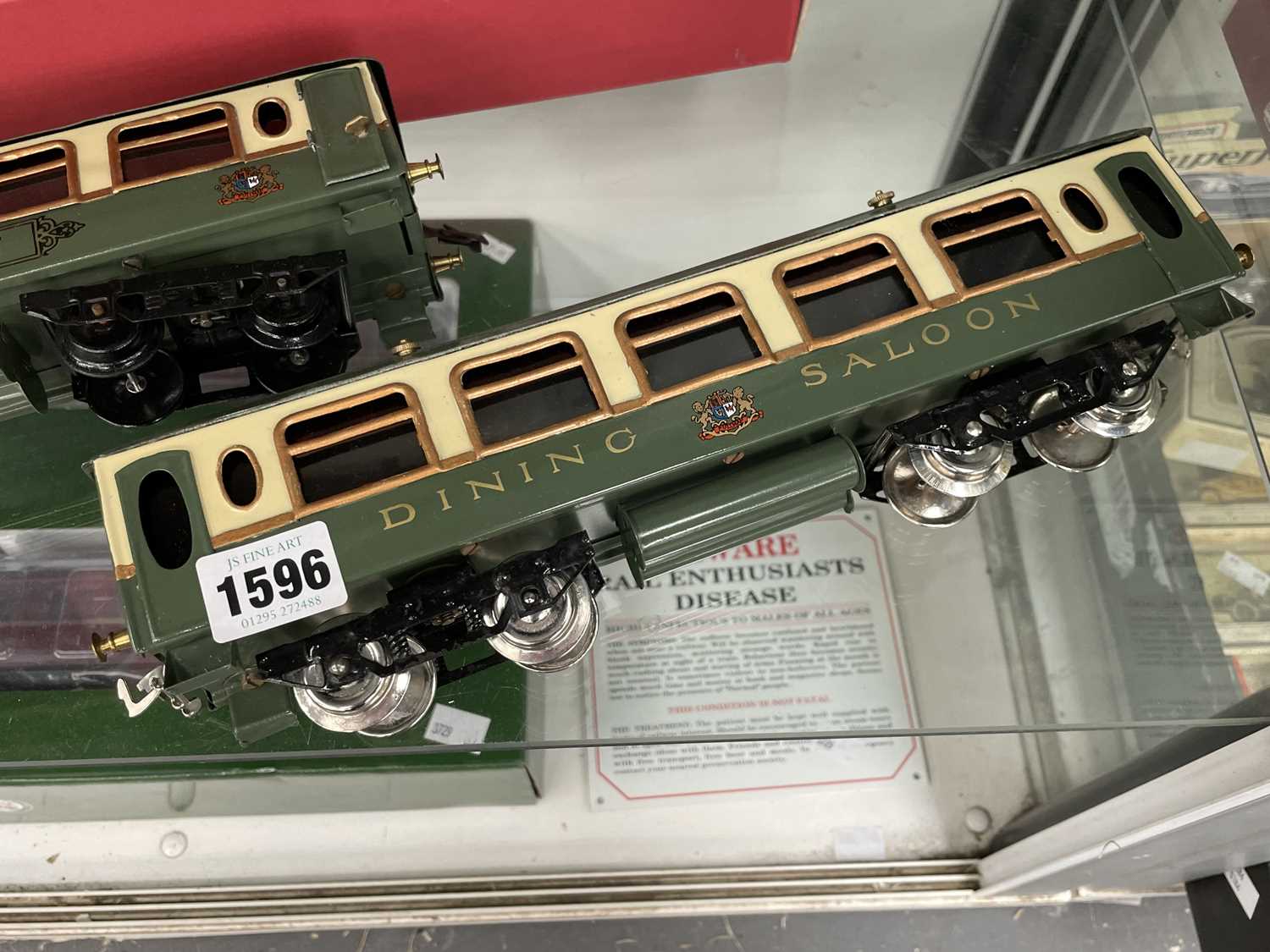 Lot 1596 - Boxed Hornby 0 guage railways: a dining car...