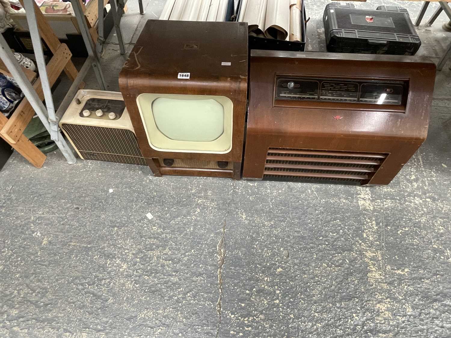 Lot 1648 - A vintage wooden cased Kolster-Brandes radio...