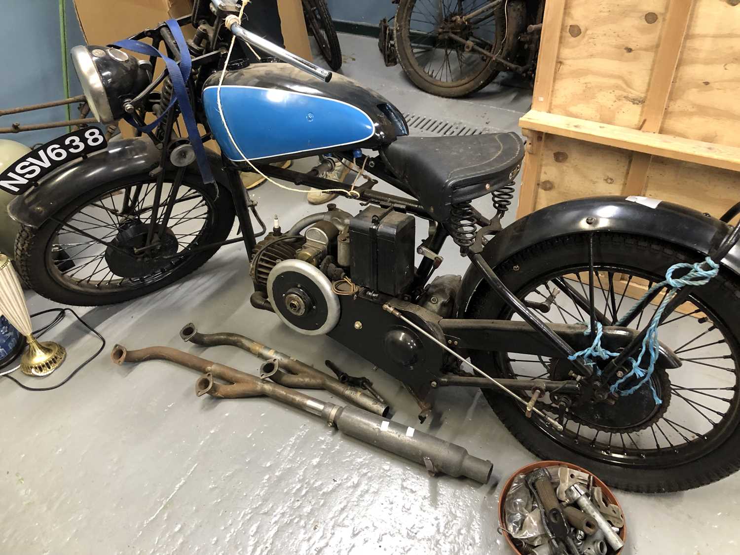 Lot 1331 - Motorcycle.- Douglas 348cc model 32?...