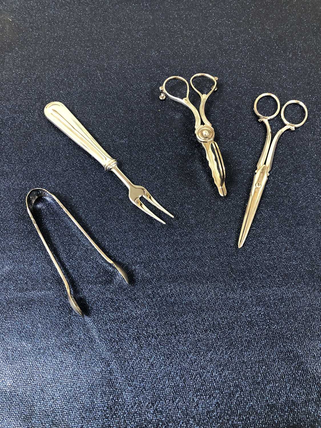 Lot 1075 - A pair of Georgian hallmarked silver sprung...