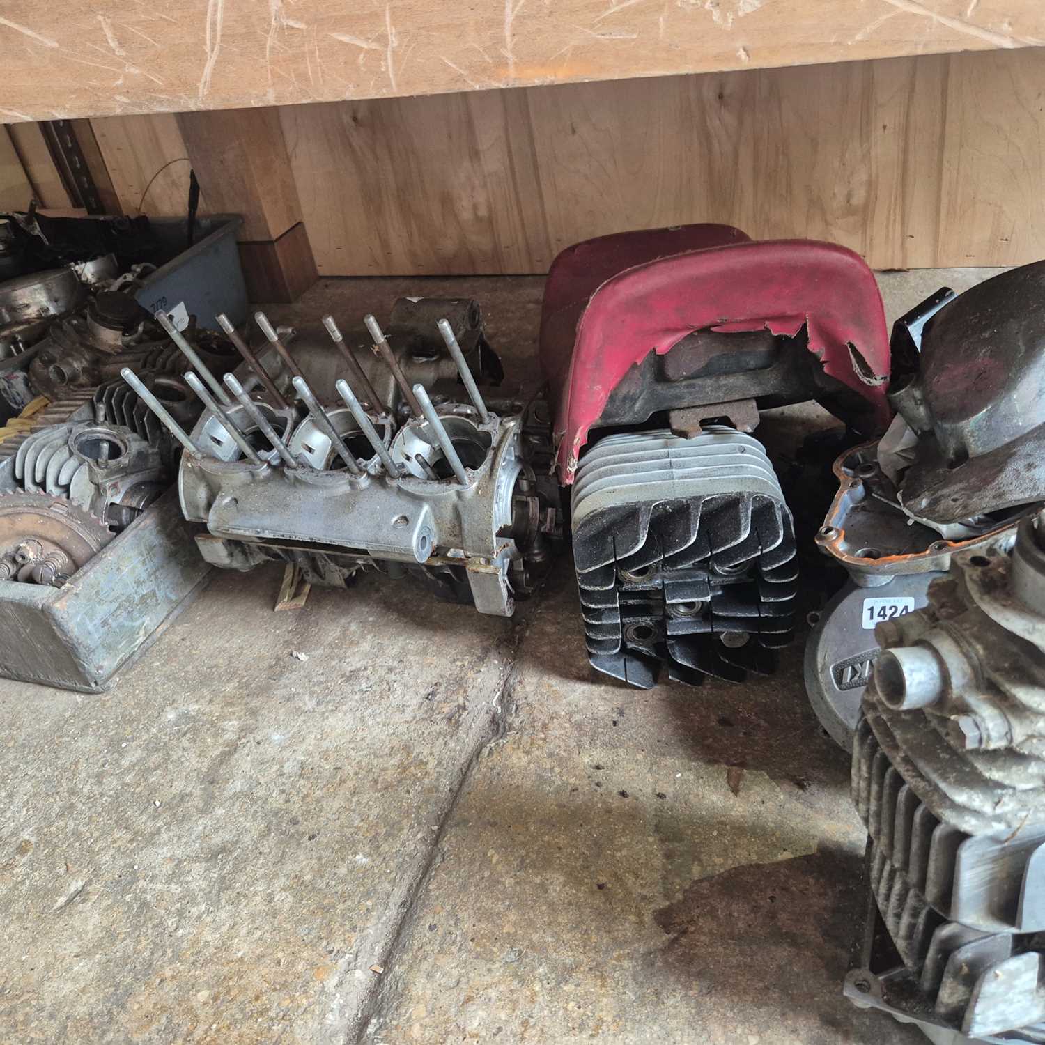 Lot 1424 - A group of Kawasaki and other japanese engines...
