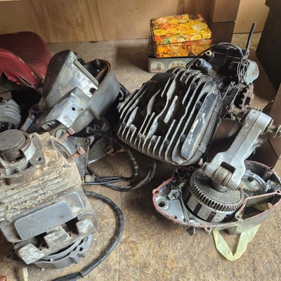 Lot 1424 - A group of Kawasaki and other japanese engines...