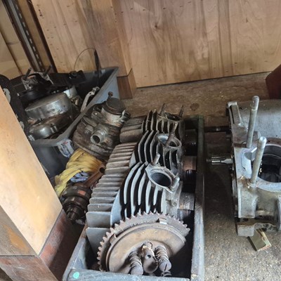 Lot 1424 - A group of Kawasaki and other japanese engines...