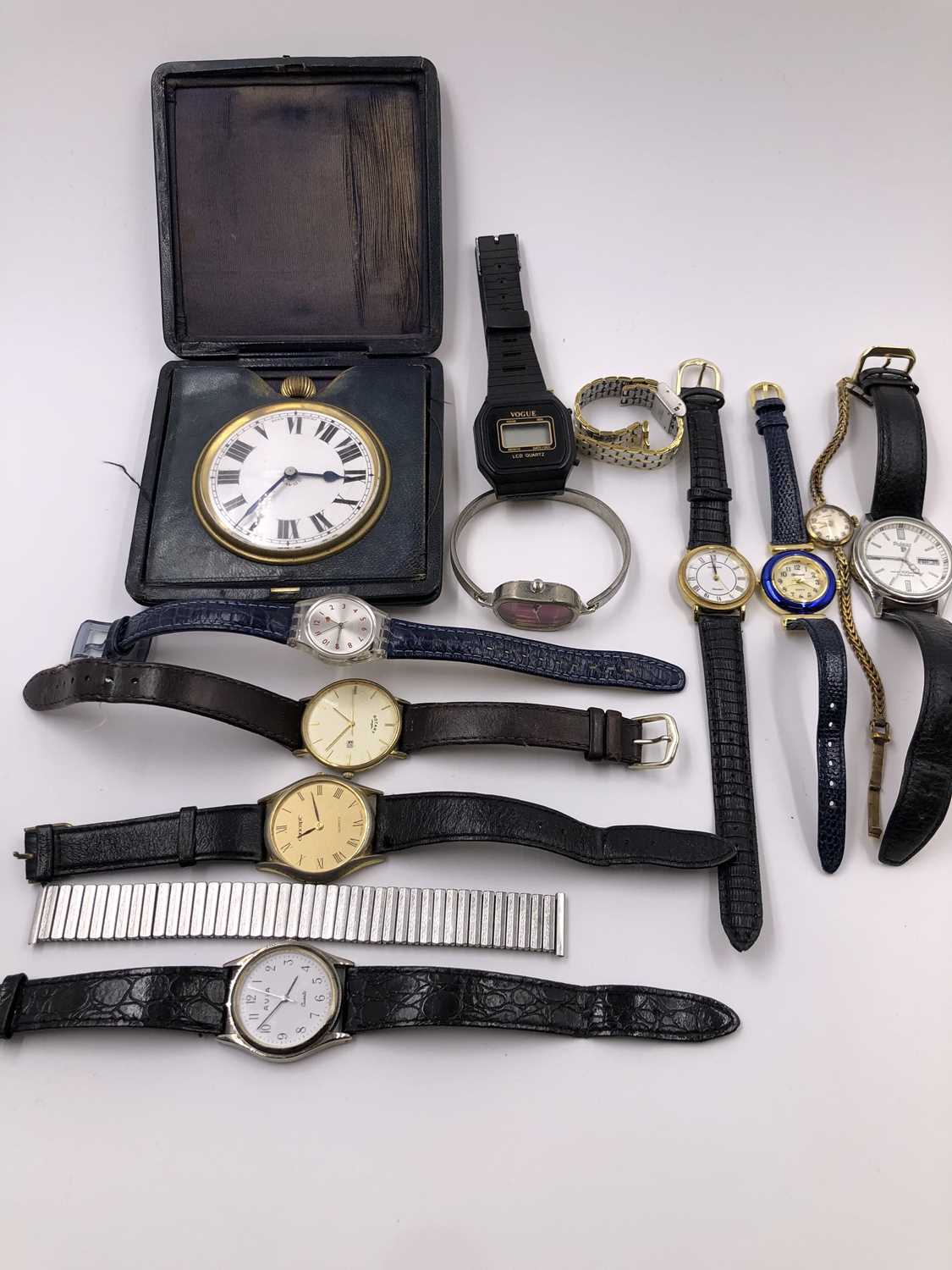 Lot 1040 - A 9ct hallmarked gold Marvin ladies wrist...