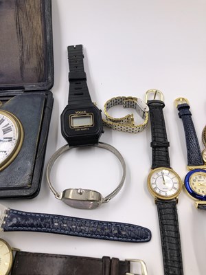 Lot 1040 - A 9ct hallmarked gold Marvin ladies wrist...