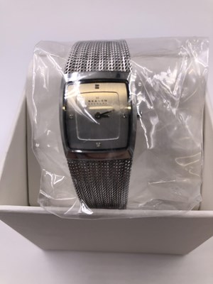 Lot 1014 - Two 9ct hallmarked gold neckchains, gross...