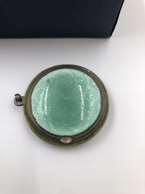 Lot 1033 - A selection of antique and vintage jewellery...