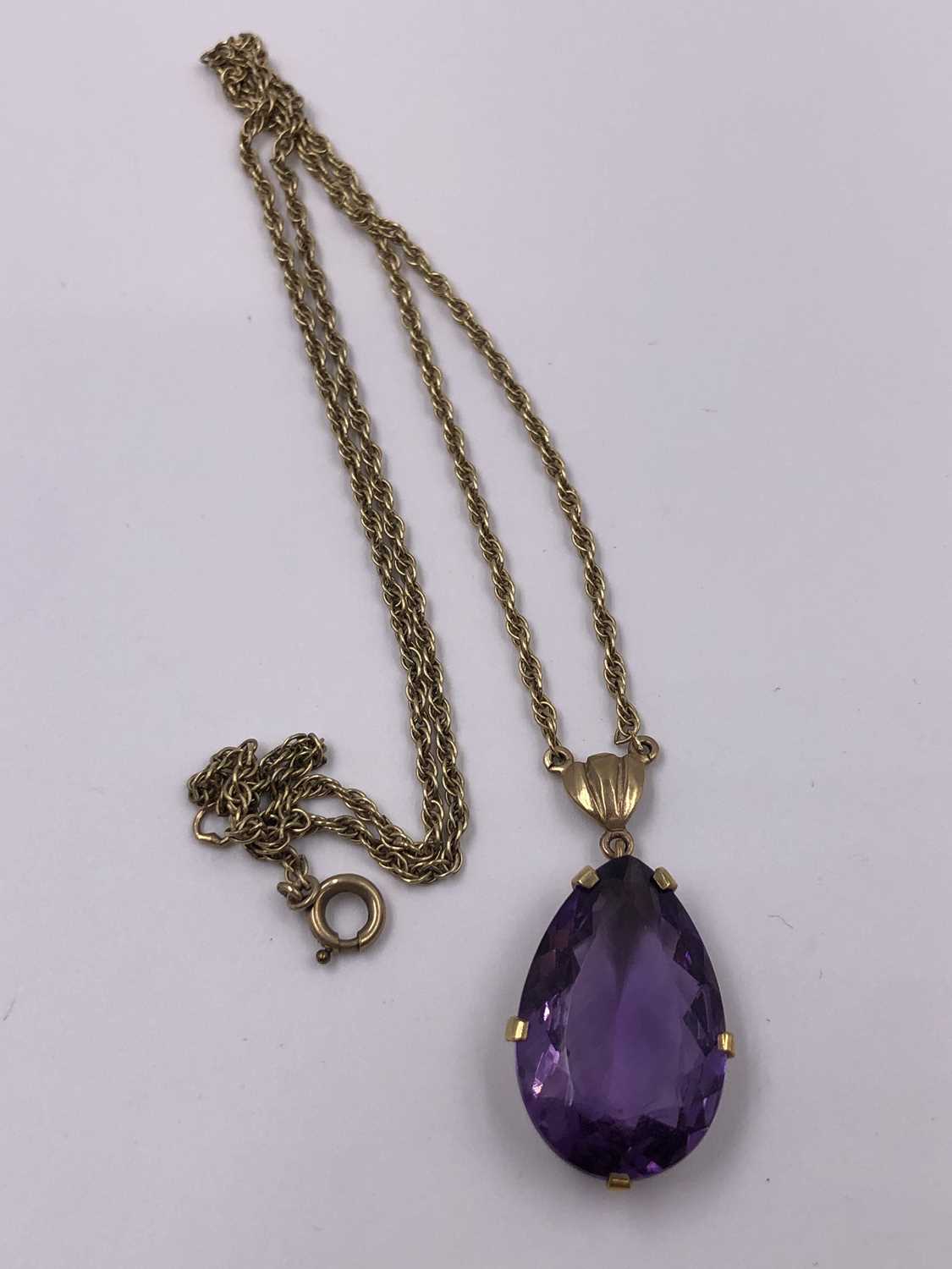 Lot 1036 - A vintage 9ct hallmarked gold gemset pendant...