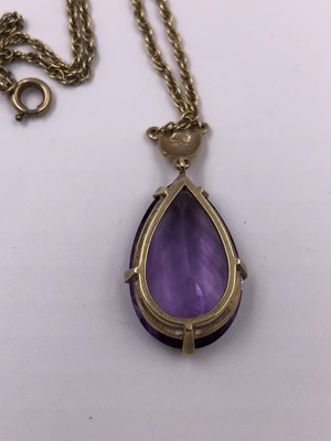 Lot 1036 - A vintage 9ct hallmarked gold gemset pendant...