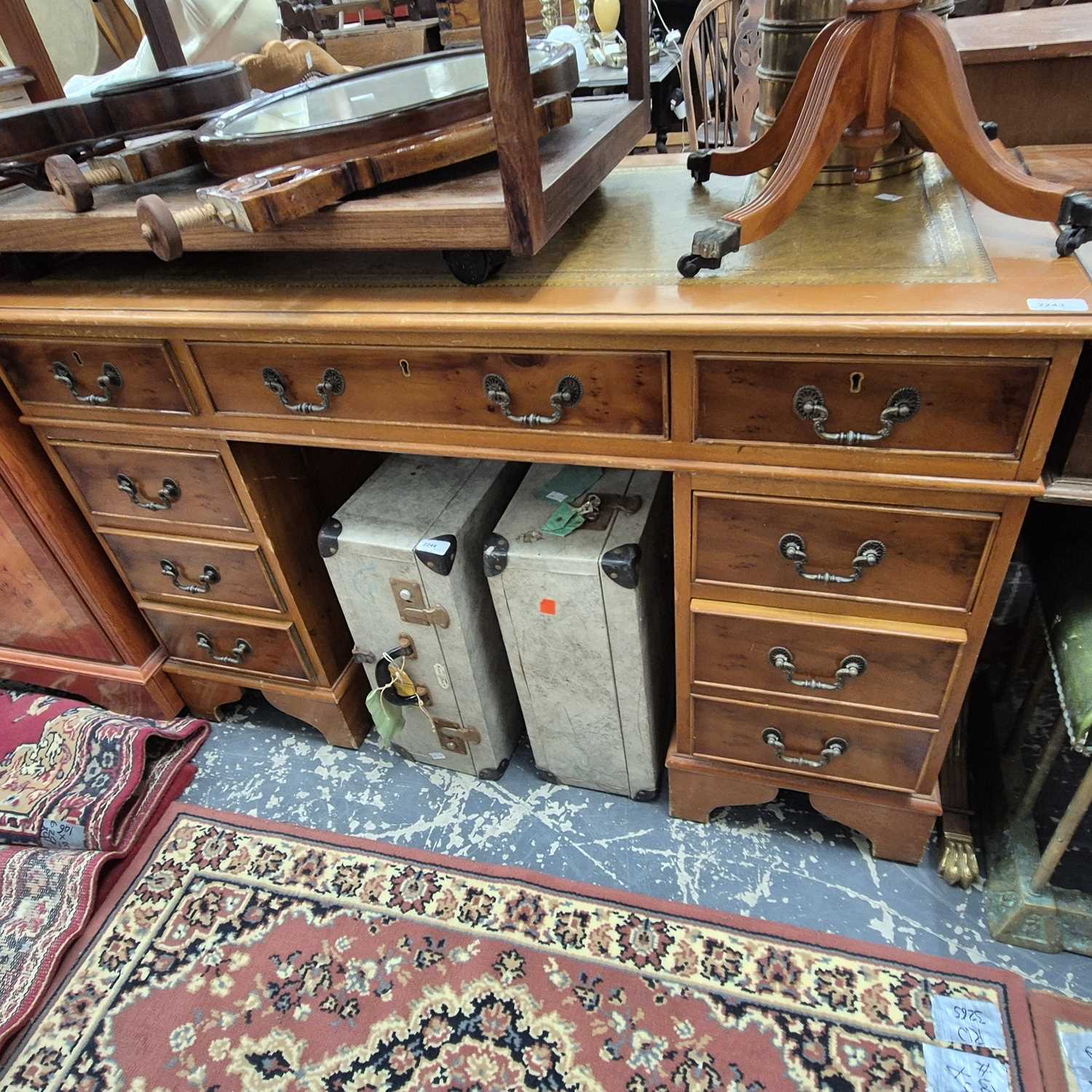 Lot 2243 - A Georgian-style twin pedestal desk.