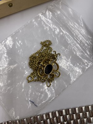 Lot 1058 - Jewellery to include a 9ct hallmarked gold...