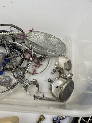 Lot 1058 - Jewellery to include a 9ct hallmarked gold...