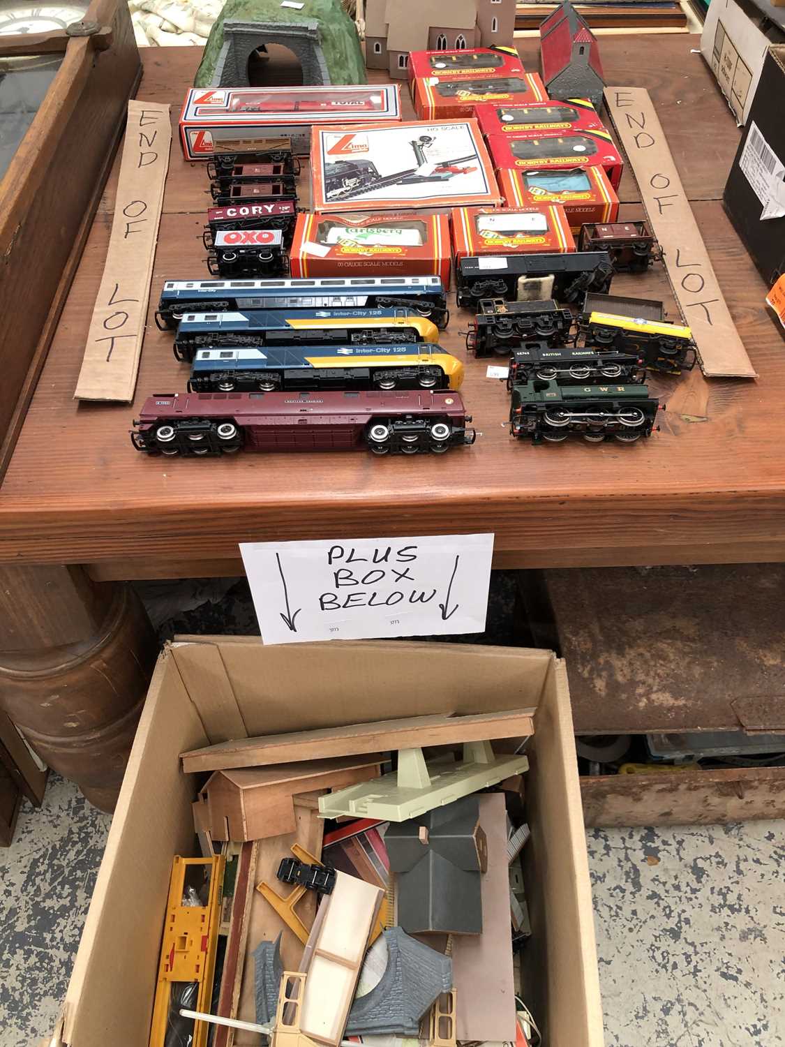 Lot 1920 - Hornby 00 guage electric trains, rolling stock...