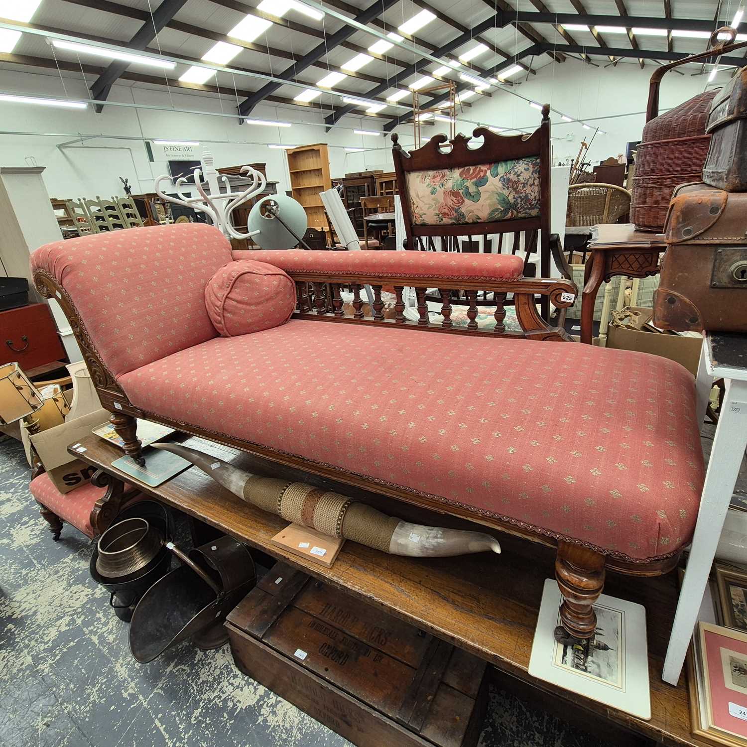 Lot 2473 - A Victorian show frame chaise lounge and a...