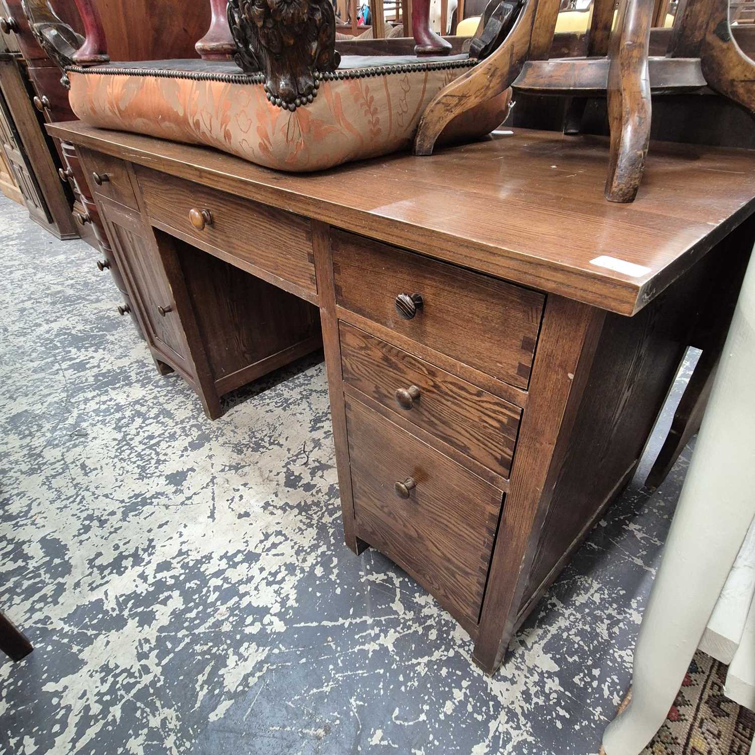 Lot 2576 - An oak pedestal desk by the Cotswold company