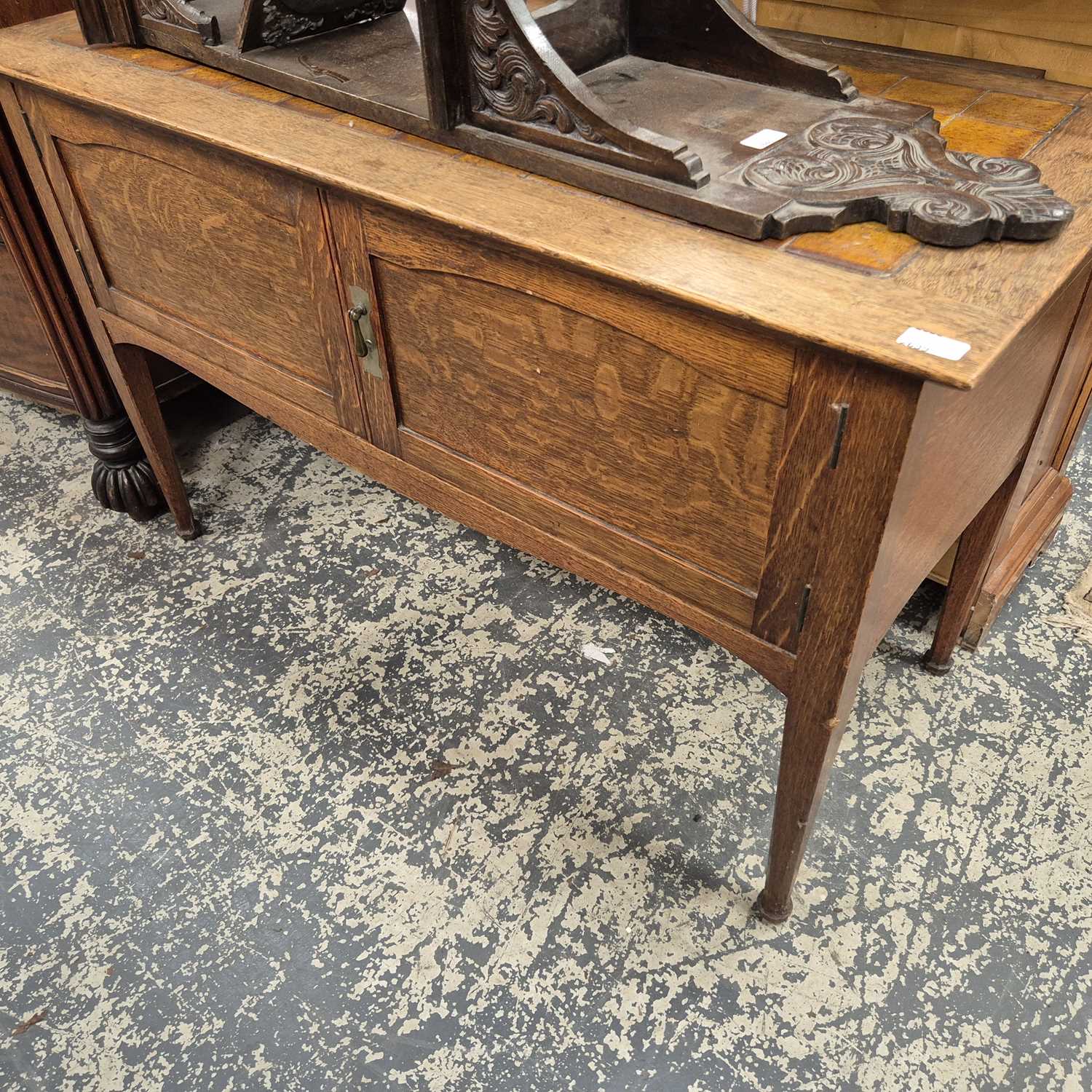 Lot 2639 - An arts and crafts oak washstand.