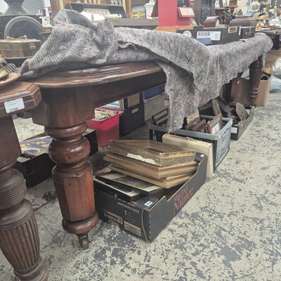 Lot 2755 - A Victorian mahogany dining table. H 71 x W...