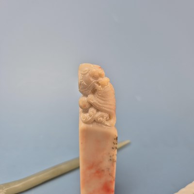 Lot 202 - A Chinese nephrite jade hair pin, the spiral...