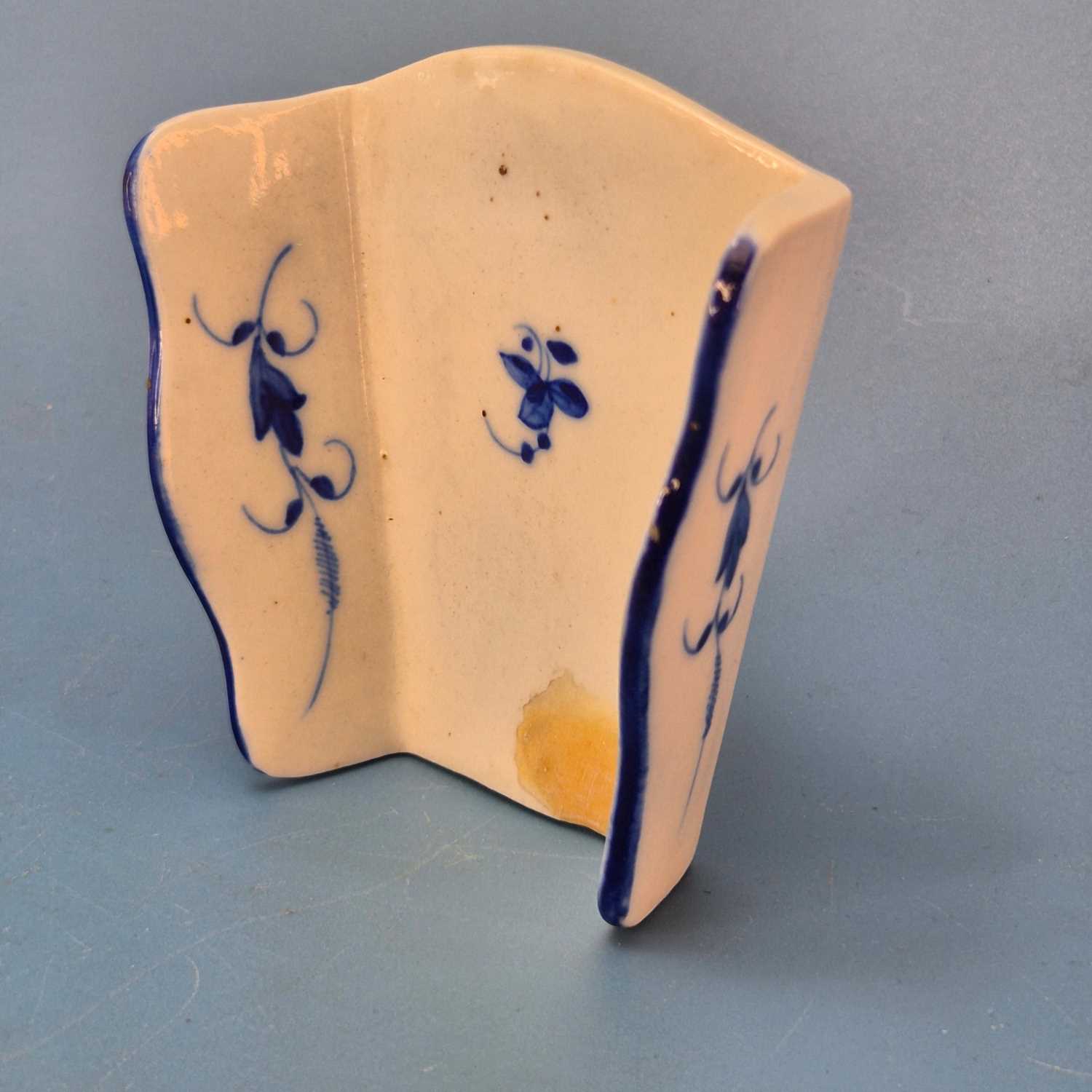 Lot 217 - A Caughley blue and white asparagus server...